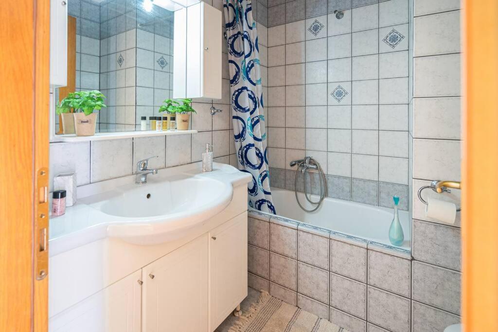 Finas Penthouse,Private Terrace,Great View,Mins From Sea Apartment Kavála Luaran gambar